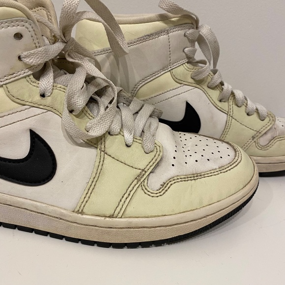 Nike Jordan 1 Mid Coconut Milk in US 9 - Picture 3 of 6